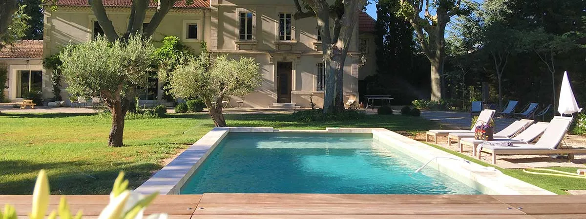 Gîte de groupe Mas des Pampres à Cabannes — Photo 1 de Mas des Pampres à Cabannes, capacité 15 personnes
