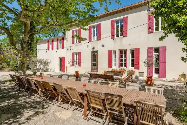 Gîte de groupe Gîte de la Tour du Saffre à Mimet — Gîte de la Tour du Saffre – Mimet, capacité 25 personnes