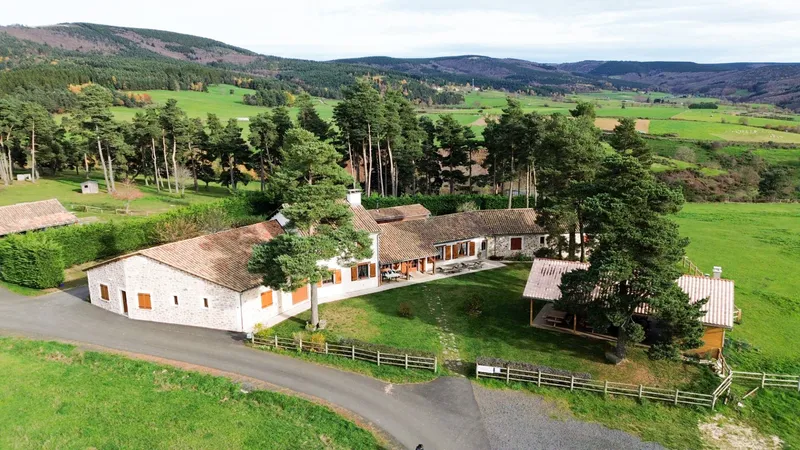 Gîte Les Volpilières — gîte de groupe à Ruynes-en-Margeride