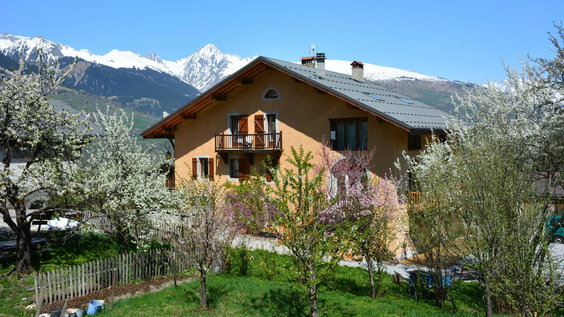 Gîte de groupe Gite Auberge de Montvilliers à Aime-la-Plagne — Photo 1 de Gite Auberge de Montvilliers à Aime-la-Plagne, capacité 28 personnes