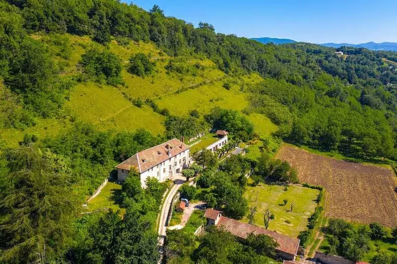 Gîte Domaine de Chougnes — gîte de groupe à Tullins