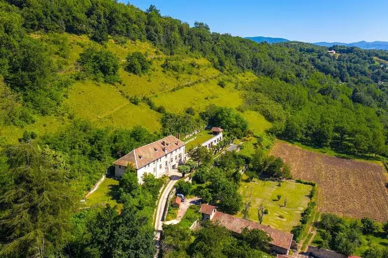 Gîte de groupe Domaine de Chougnes à Tullins — Photo 1 de Domaine de Chougnes à Tullins, capacité 14 personnes