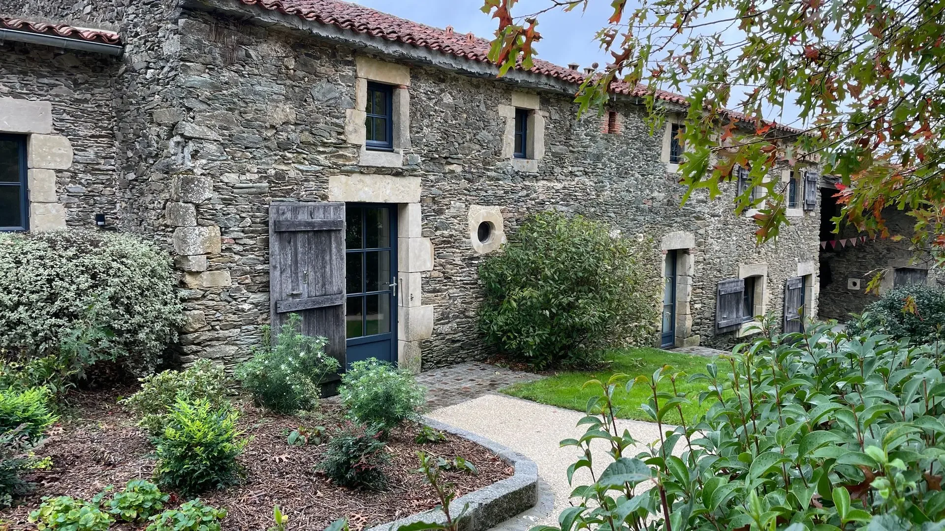 Gîte de groupe Gîtes La Bréjolière à Saint-Maurice-des-Noues — Photo 1 de Gîtes La Bréjolière à Saint-Maurice-des-Noues, capacité 12 personnes