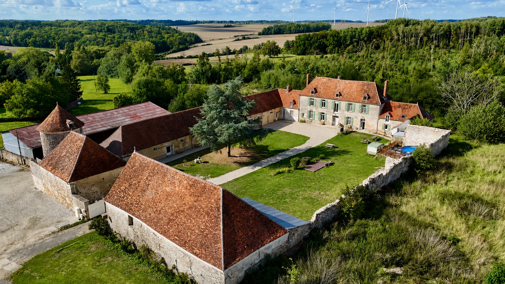 Gîte de groupe Domaine de Bontemps à Coupru — Domaine de Bontemps – Coupru, capacité 45 personnes