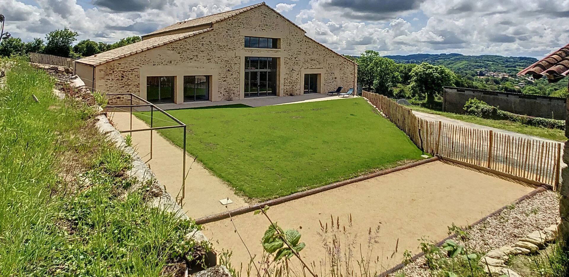 Gîte de groupe Au Vent des Collines à Les Epesses — Photo 1 de Au Vent des Collines à Les Epesses, capacité 15 personnes
