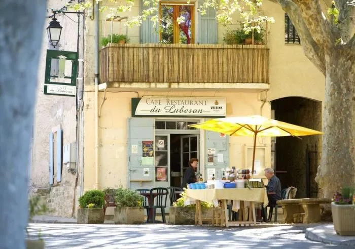 Gîte de groupe Domaine de La Marie à Peypin-d'Aigues — Domaine de La Marie – Peypin-d'Aigues, capacité 38 personnes