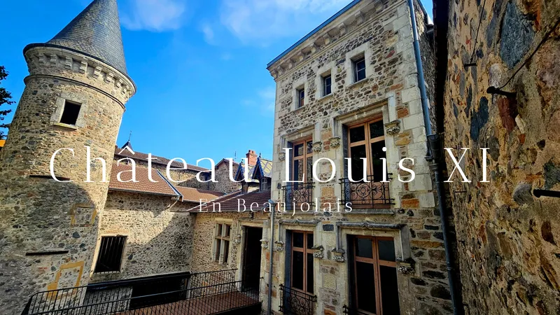 Gîte Château Louis XI - Le Logis Royal — gîte de groupe à Beaujeu
