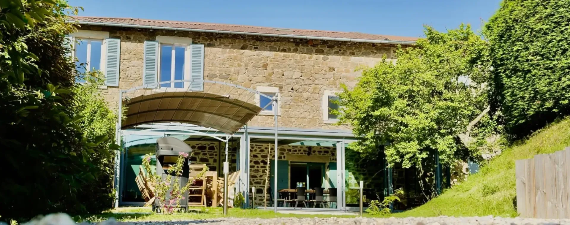 Gîte de groupe La Chouette Etoilée à Vaux-en-Beaujolais — La Chouette Etoilée – Vaux-en-Beaujolais, capacité 15 personnes