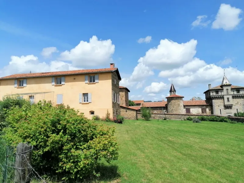 Gîte Gîte de la ferme du château de Saconay — gîte de groupe à Pomeys