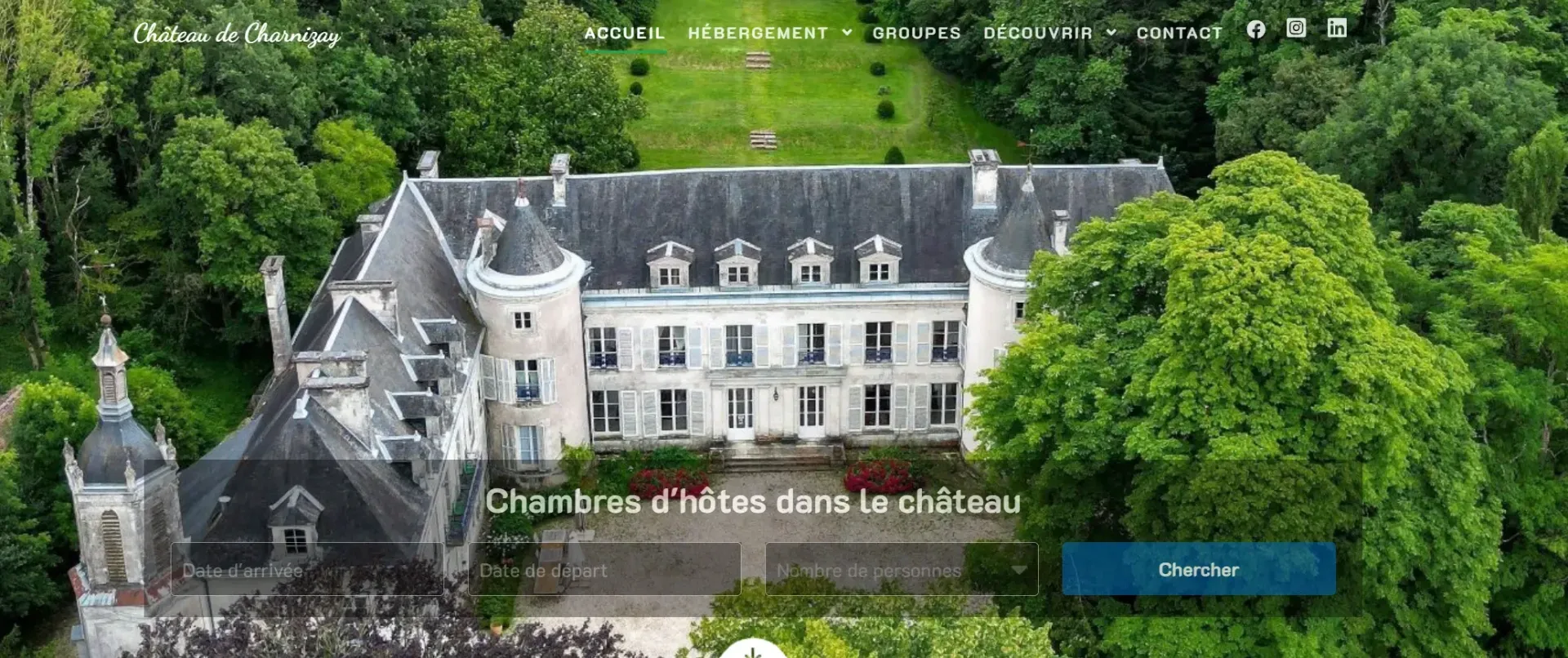Gîte de groupe Château de Charnizay à Charnizay — Château de Charnizay – Charnizay, capacité 19 personnes
