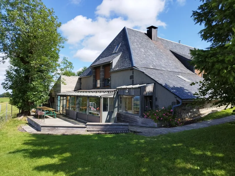 Gîte Gîte de la Poucinière — gîte de groupe à Saint-Sauves d'Auvergne