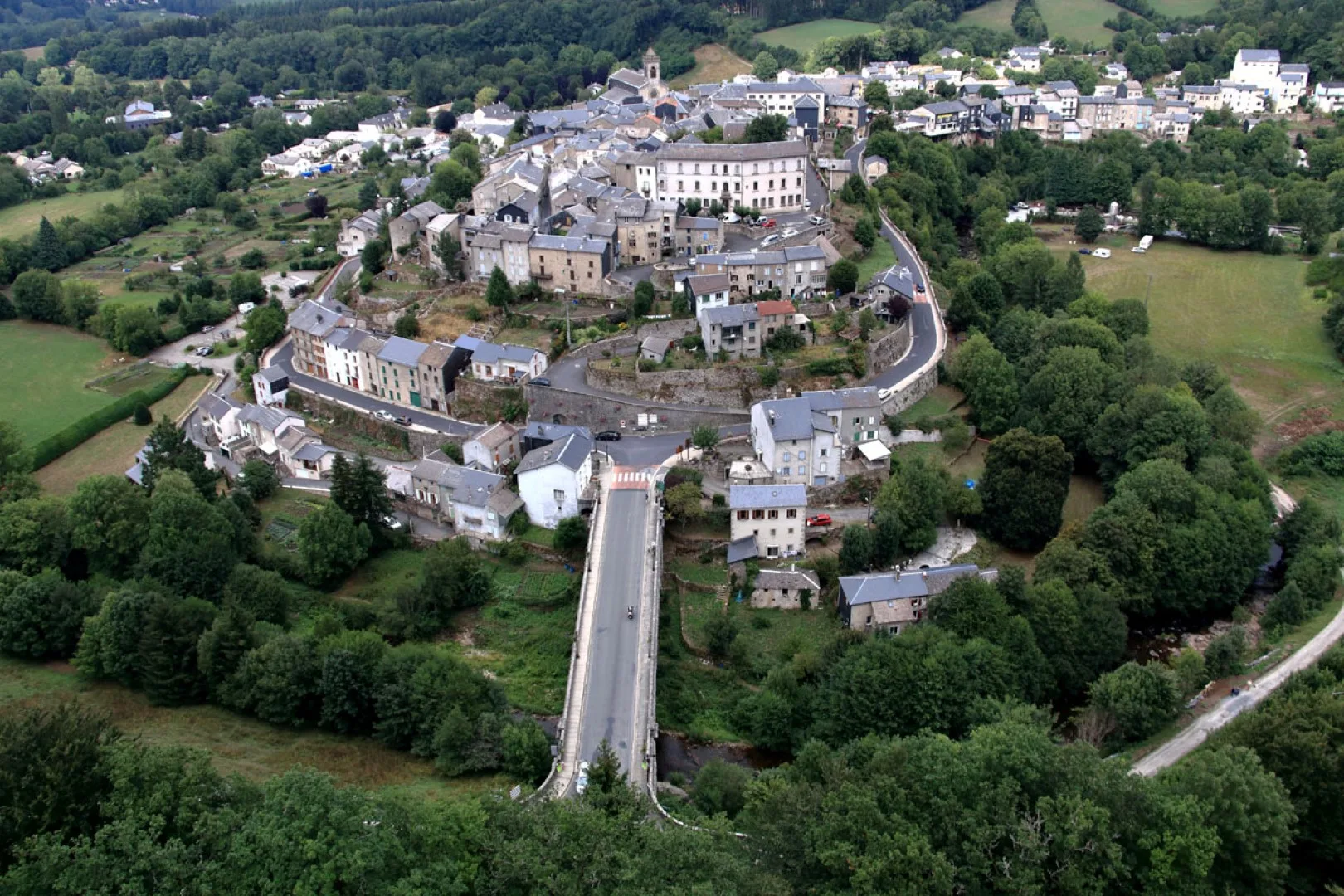 Gîte de groupe Gîte de Laroque à Le Soulié — Photo 4 de Gîte de Laroque à Le Soulié, capacité 15 personnes