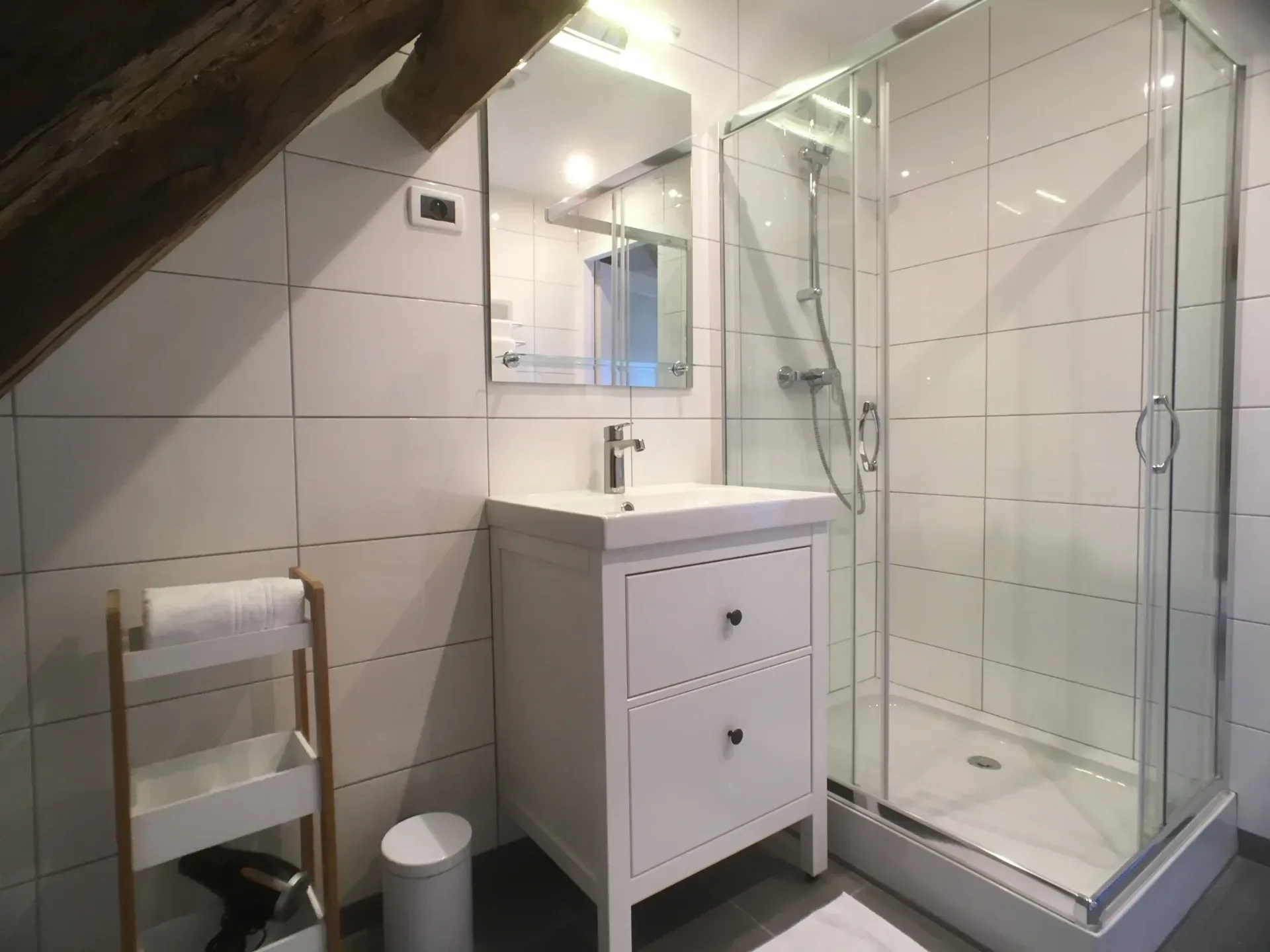 Chaque chambre/gîte dispose d'une salle d'eau et de toilettes.