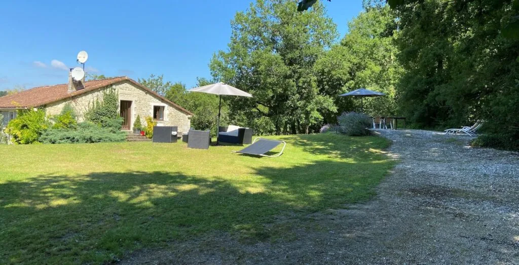 Gîte de groupe Les Rivières Gites à La Rochebeaucourt-et-Argentine — Photo 1 de Les Rivières Gites à La Rochebeaucourt-et-Argentine, capacité 37 personnes