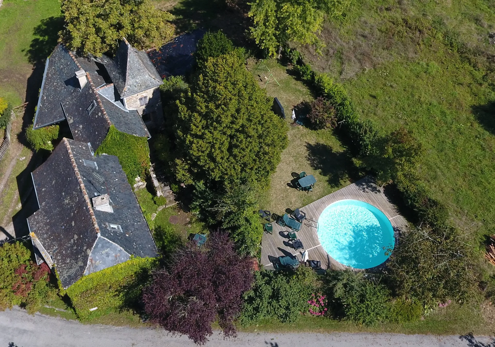 Gîte de groupe Gite La Mothe à Salles-Courbatiès — Photo 1 de Gite La Mothe à Salles-Courbatiès, capacité 12 personnes