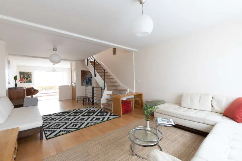 Gîte de groupe Maison AParis19 aux Buttes Chaumont à Paris — Photo 1 de Maison AParis19 aux Buttes Chaumont à Paris, capacité 15 personnes