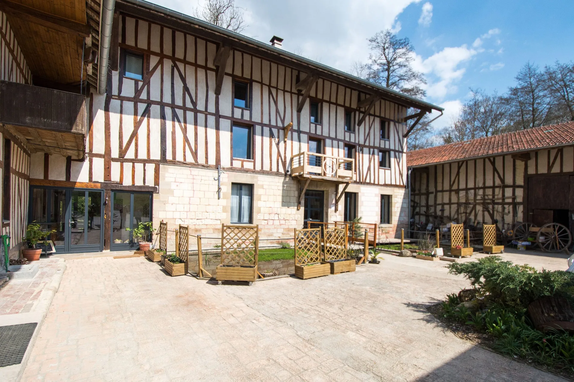 Gîte de groupe Le Moulin du Ruet à Saint-Amand-sur-Fion — Photo 1 de Le Moulin du Ruet à Saint-Amand-sur-Fion, capacité 18 personnes