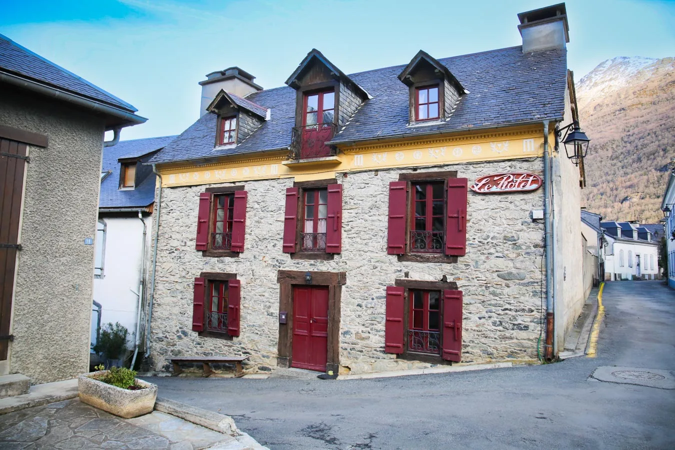 Gîte de groupe Gîte le Piolet à Luz-Saint-Sauveur — Photo 2 de Gîte le Piolet à Luz-Saint-Sauveur, capacité 15 personnes