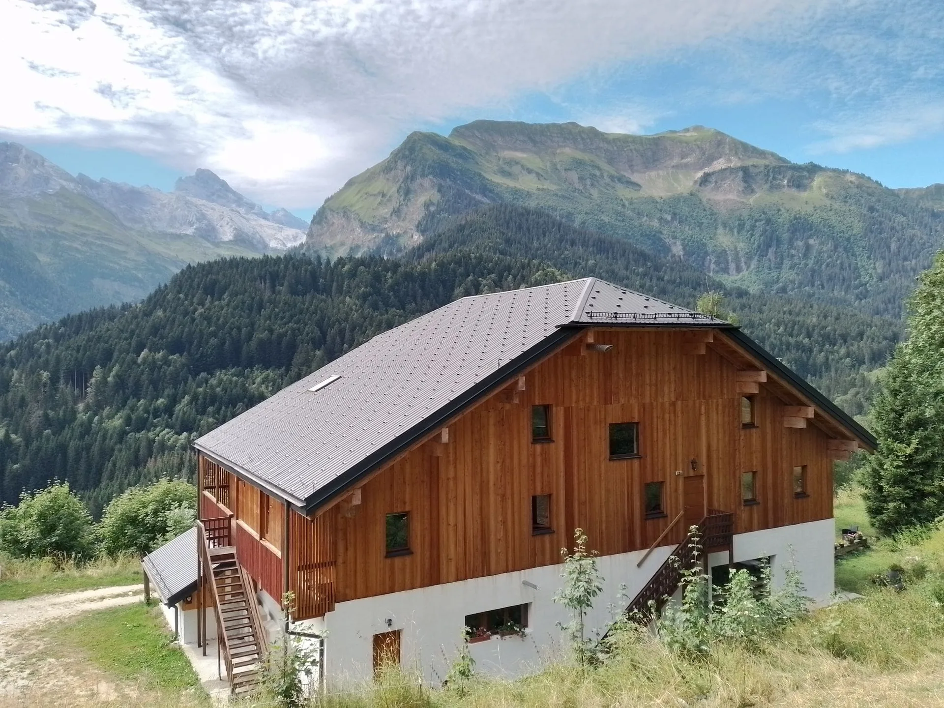 Gîte de groupe Le Chalet Saint Joseph "La Balmette" à Le Reposoir — Photo 1 de Le Chalet Saint Joseph "La Balmette" à Le Reposoir, capacité 27 personnes