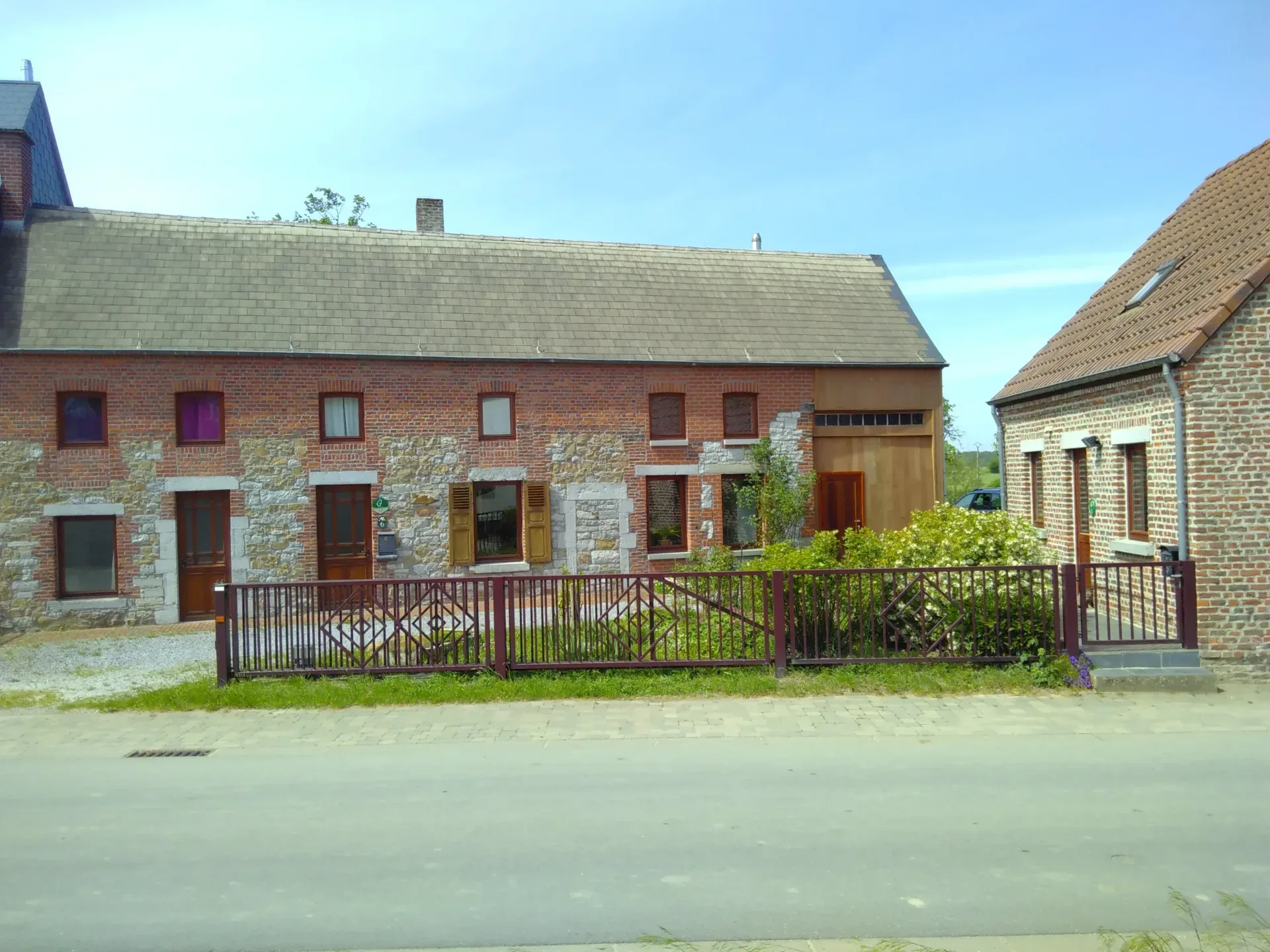 Gîte de groupe La Sautizelle à Fourbechies — La Sautizelle – Fourbechies (façade), capacité 12 personnes
