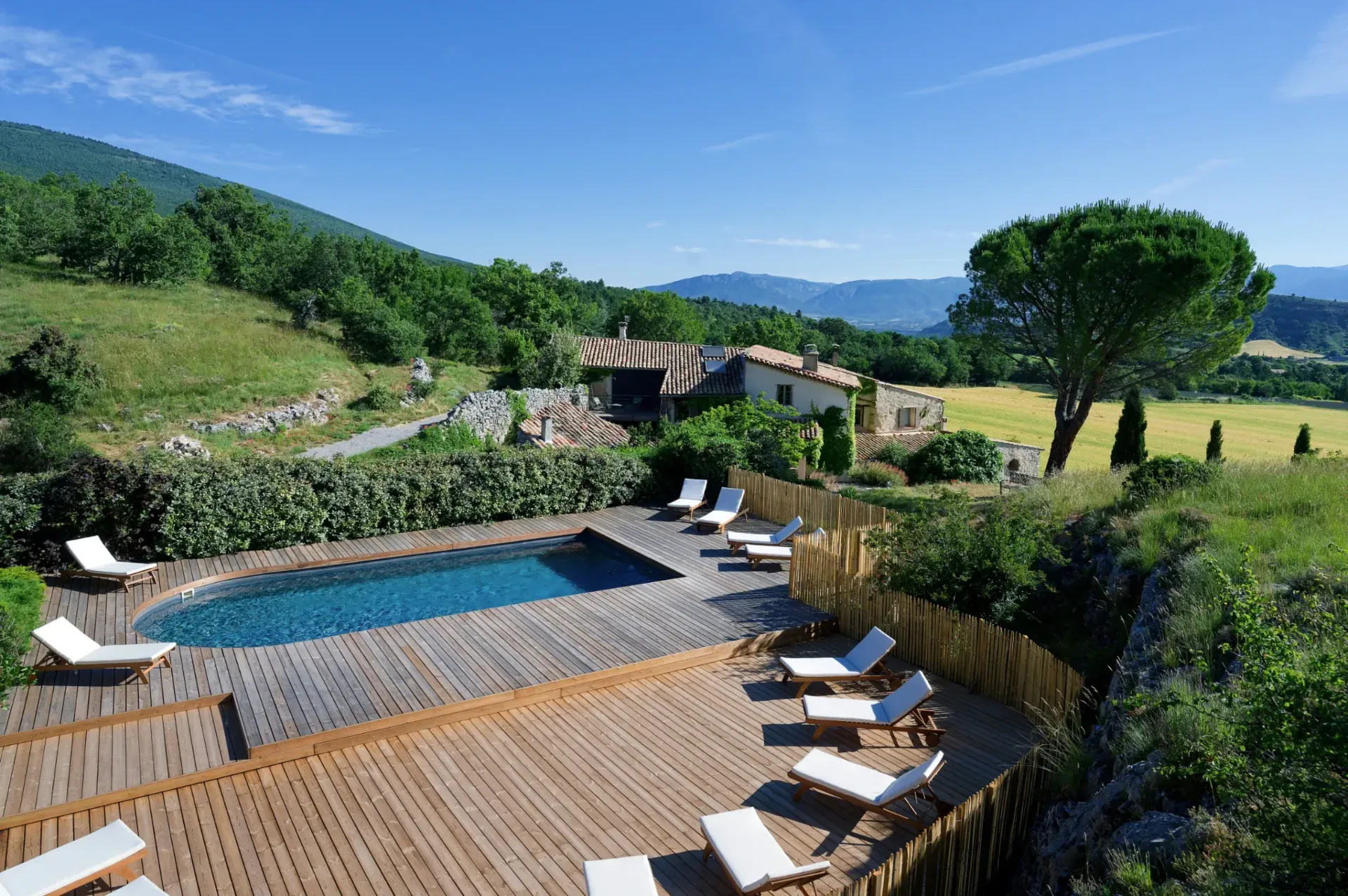 Gîte de groupe LE MAS ST JOSEPH à CHATEAUNEUF VAL ST DONAT — LE MAS ST JOSEPH – CHATEAUNEUF VAL ST DONAT, capacité 30 personnes