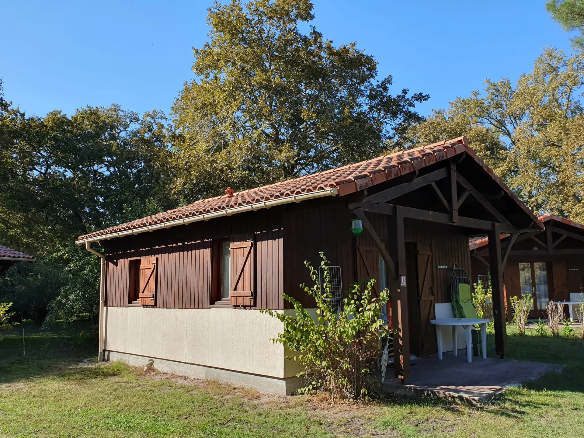 Gîte de groupe Les Chalets du Gélat à Noaillan — Photo 1 de Les Chalets du Gélat à Noaillan, capacité 38 personnes