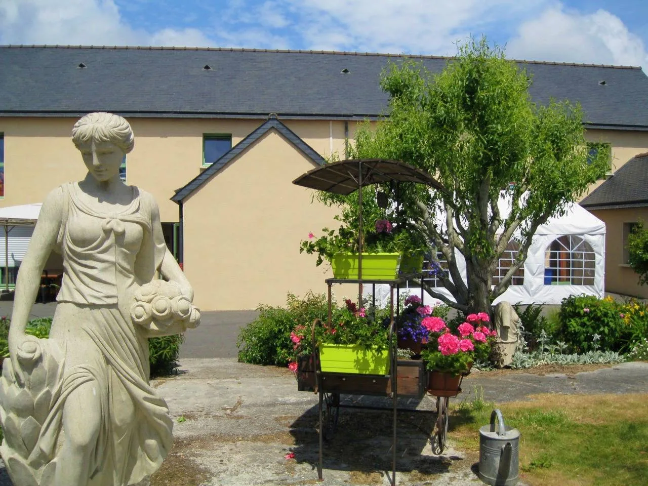 Gîte de groupe Les Gîtes de l'Enclos à Argol — Photo 1 de Les Gîtes de l'Enclos à Argol, capacité 28 personnes