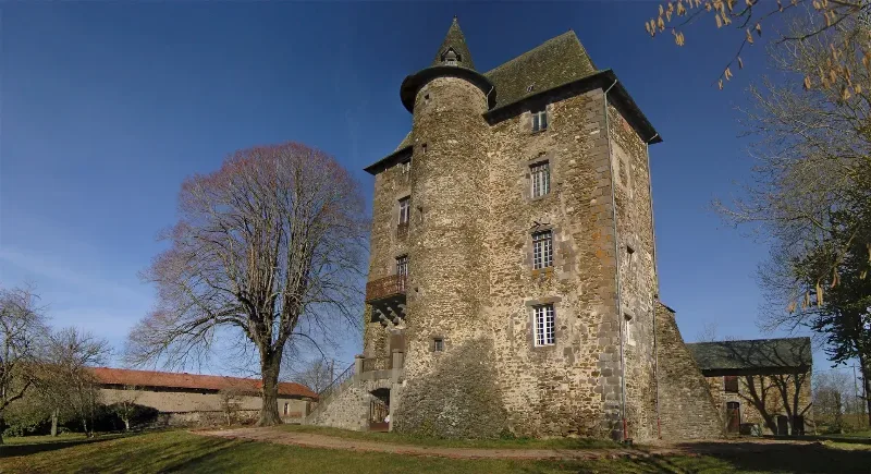 Gîte Chateau de Cologne — gîte de groupe à Naucelles
