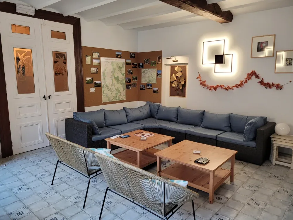 Gîte de groupe La Geonelle à Angre — La Geonelle – Salon, capacité 14 personnes