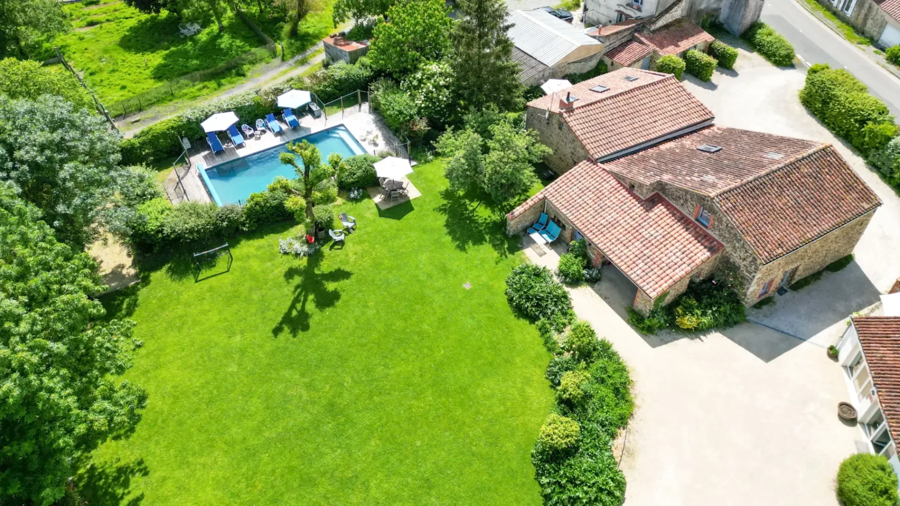 Gîte de groupe Les Papinières à saint prouant — Les Papinières – saint prouant, capacité 18 personnes
