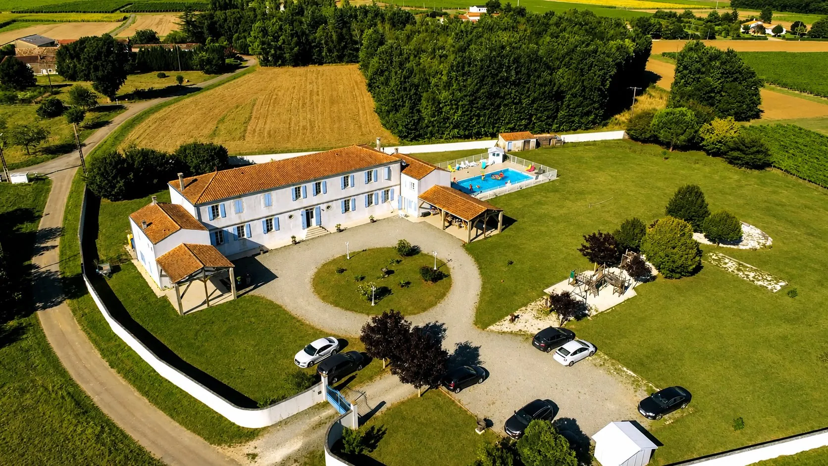 Gîte de groupe Le Clos de Rançanne à Saint-Quantin-de-Rançanne — Photo 1 de Le Clos de Rançanne à Saint-Quantin-de-Rançanne, capacité 26 personnes