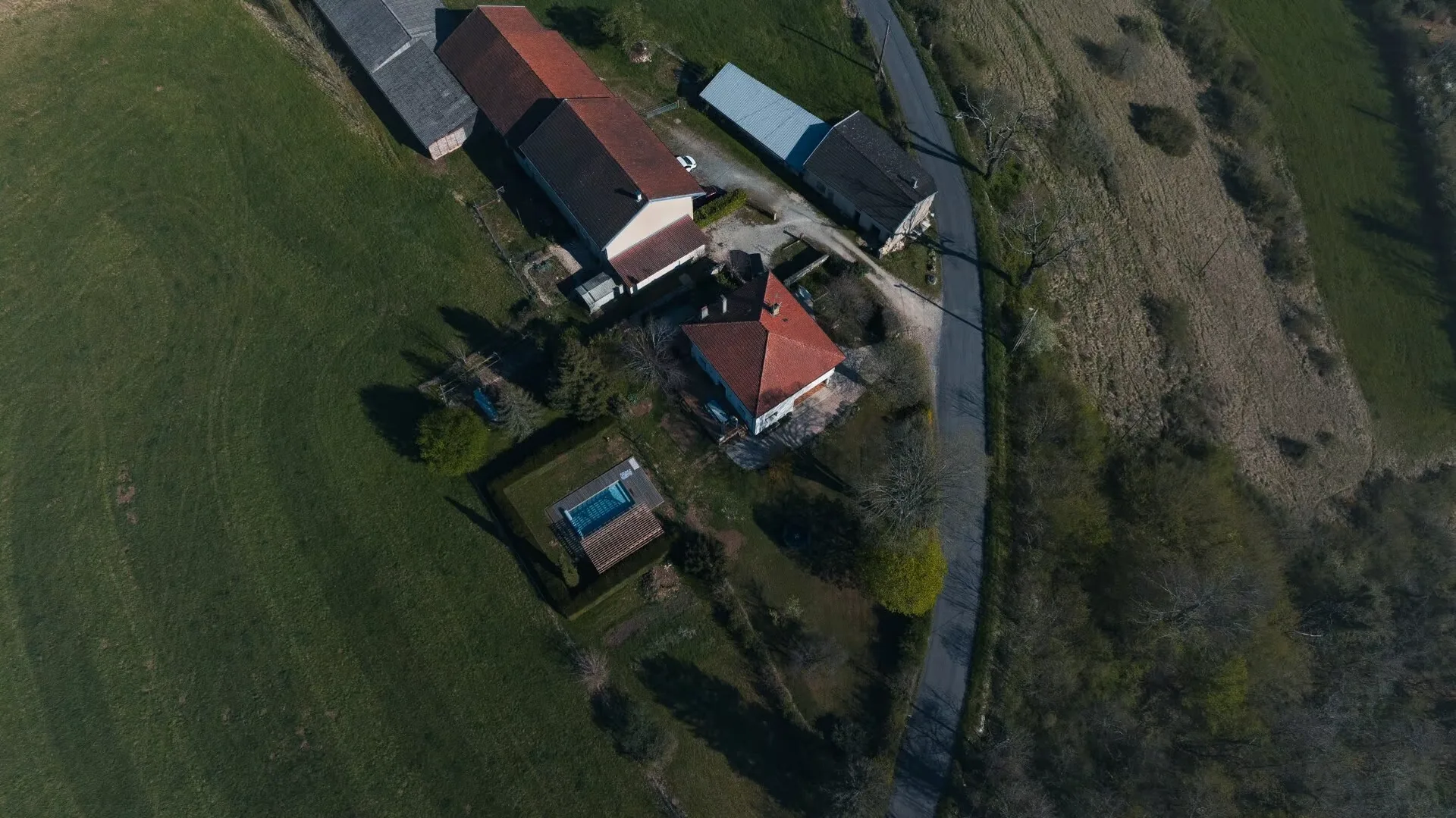 Gîte de groupe Gîte de Chalour à Corveissiat — Photo 1 de Gîte de Chalour à Corveissiat, capacité 14 personnes