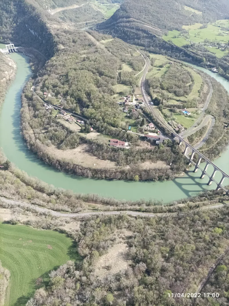 Photo 3 de Gîte du Viaduc à la Source à Bolozon