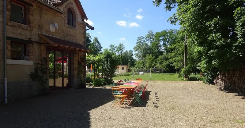 Gîte Gîte du Bouton Rouge — gîte de groupe à Diou