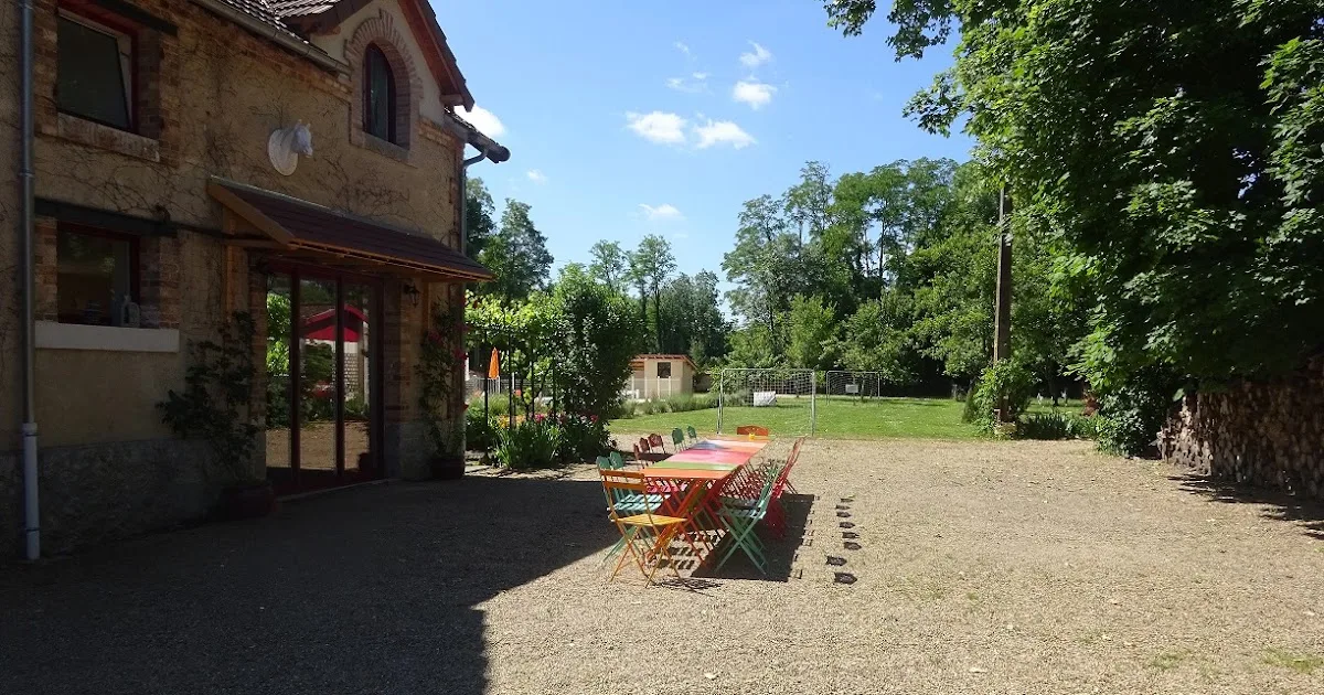 Gîte de groupe Gîte du Bouton Rouge à Diou — Photo 1 de Gîte du Bouton Rouge à Diou, capacité 18 personnes