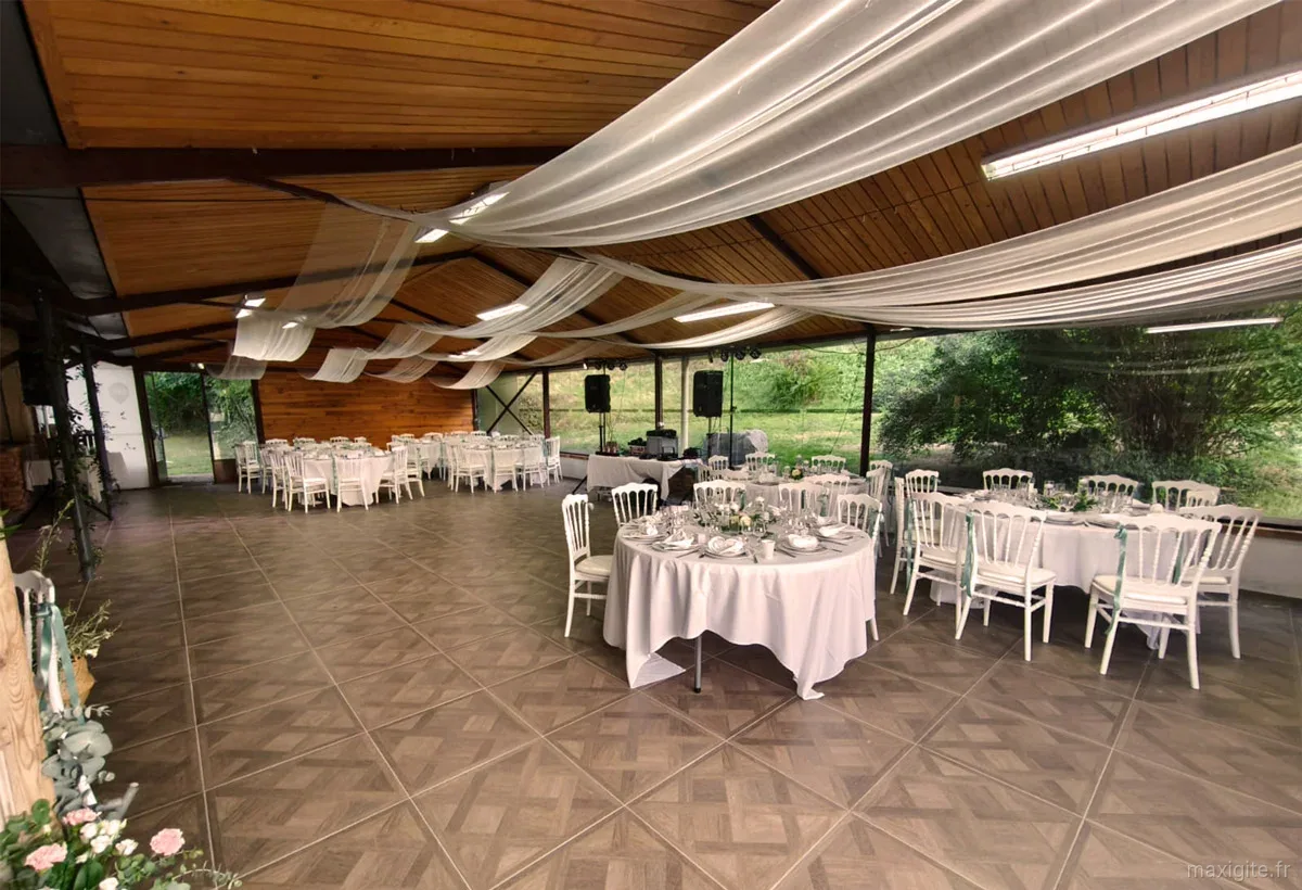 Salle de réception L'Orée des Bois au Domaine de Châtonnay, 125 m²