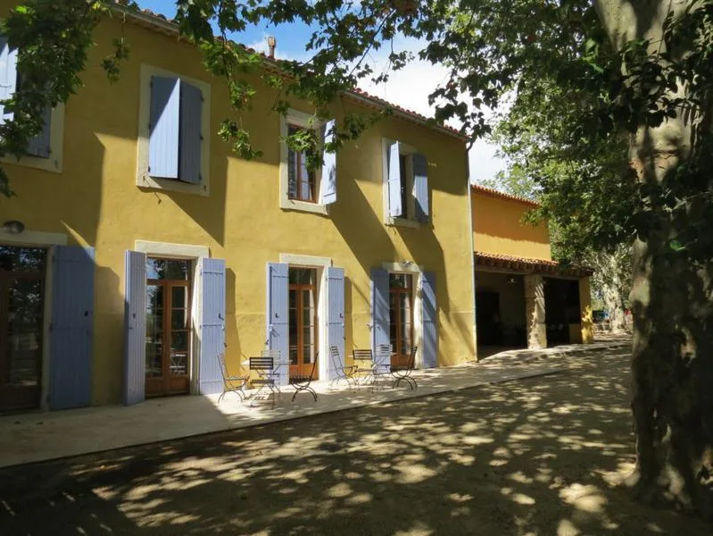 Gîte de groupe La Bastide du Bosquet du Somail à Sallèles-d'Aude — Photo 1 de La Bastide du Bosquet du Somail à Sallèles-d'Aude, capacité 14 personnes
