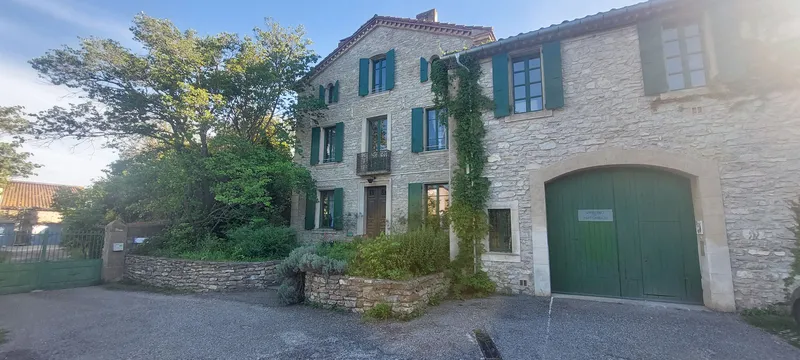 Gîte Maison de Maître du Domaine Montluzia — gîte de groupe à Cascastel-des-Corbières