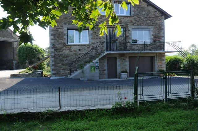Gîte de groupe Gîte de Montginoux à Arvieu — Photo 1 de Gîte de Montginoux à Arvieu, capacité 15 personnes