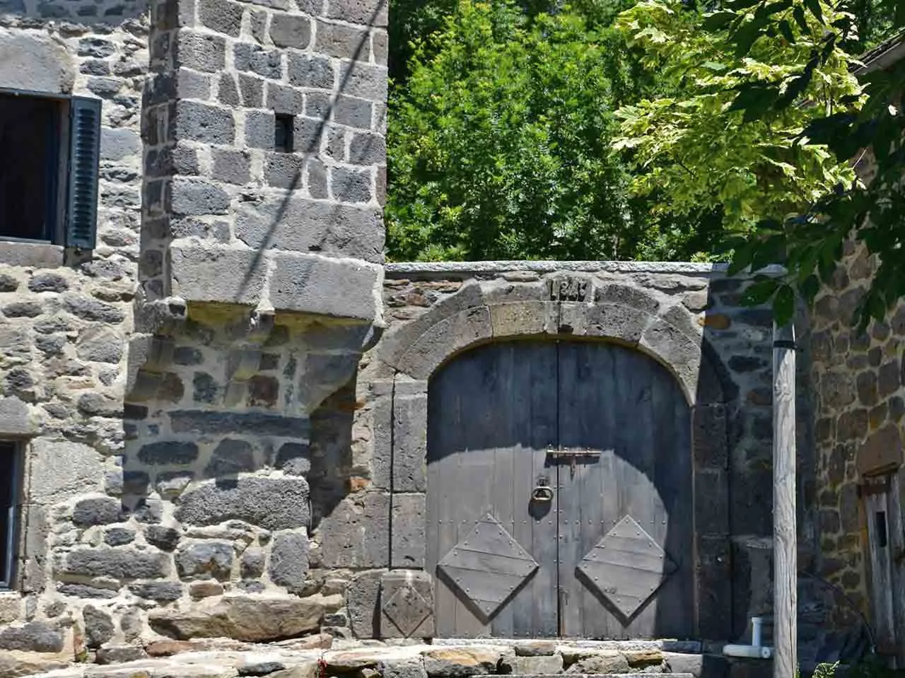 Gîte de groupe L'Ostal del Roc à Laguiole — Photo 1 de L'Ostal del Roc à Laguiole, capacité 14 personnes