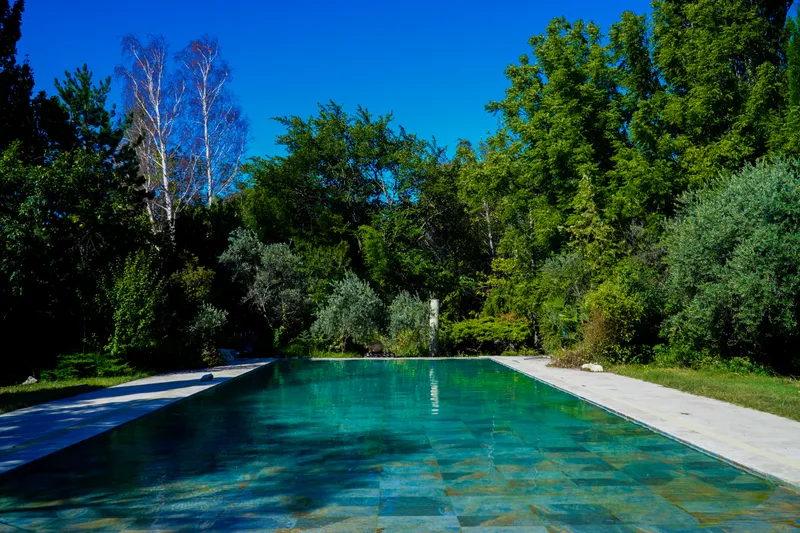 Jardin et terrasse de La Magnanarié, gîte de groupe 60 personnes