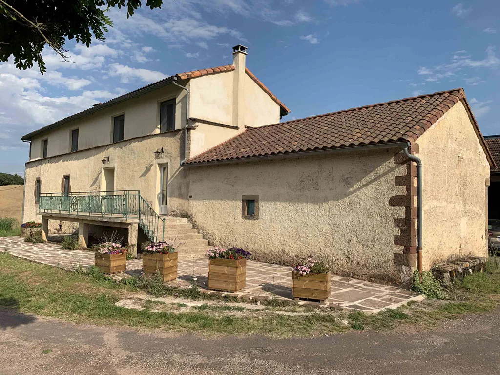 Gîte de groupe Le Mas de Jacquet à Saint-Izaire — Photo 1 de Le Mas de Jacquet à Saint-Izaire, capacité 15 personnes