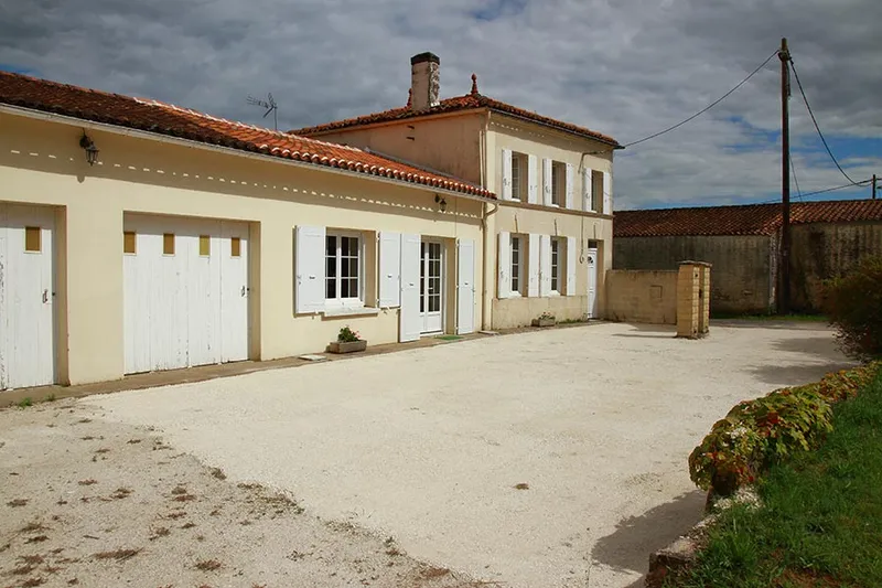 Gîte Gîte Le Logis de la Distillerie — gîte de groupe à Mazerolles