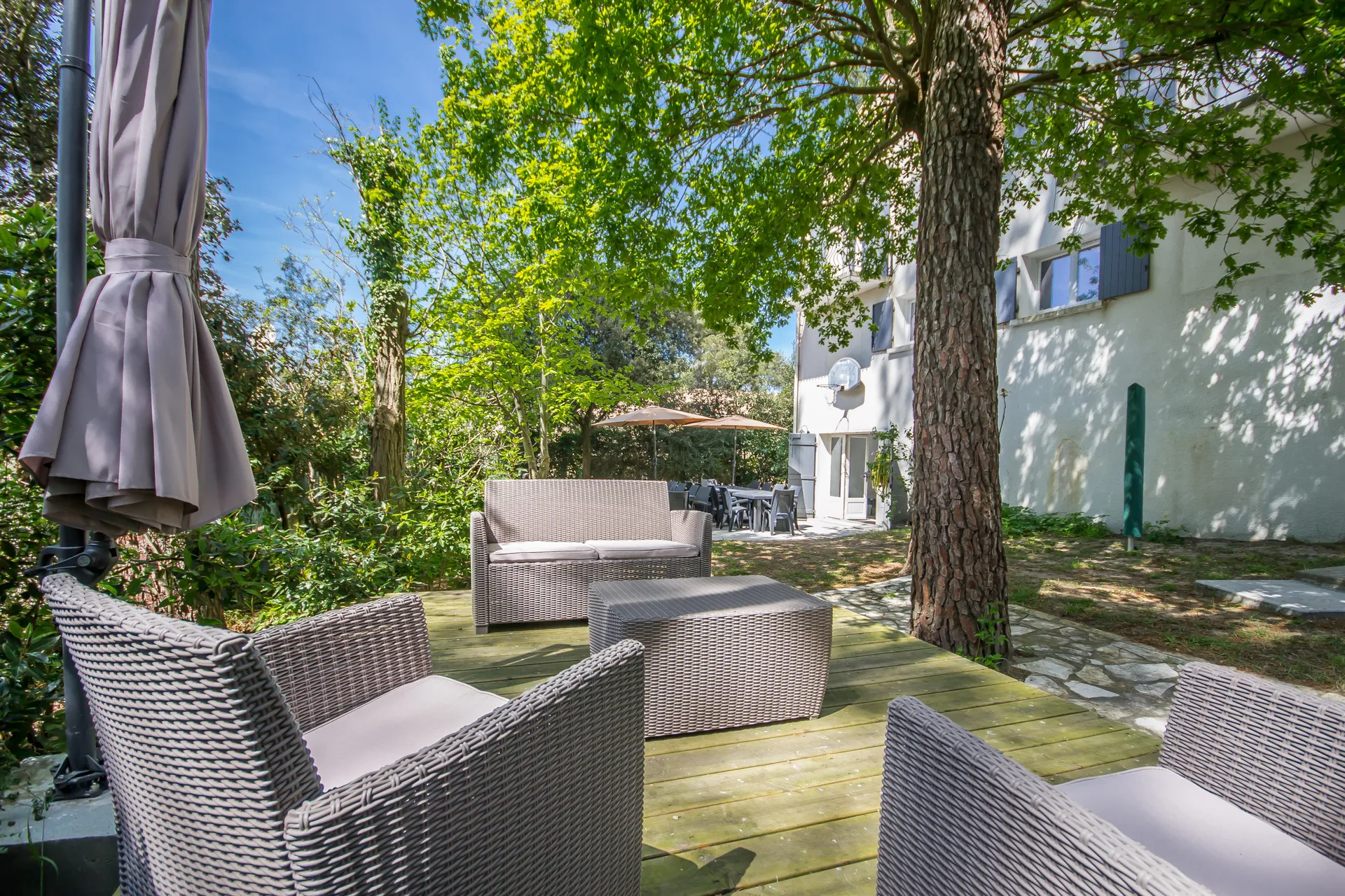 Gîte de groupe Villa Les Romarins à Ronce-les-Bains — Photo 1 de Villa Les Romarins à Ronce-les-Bains, capacité 20 personnes