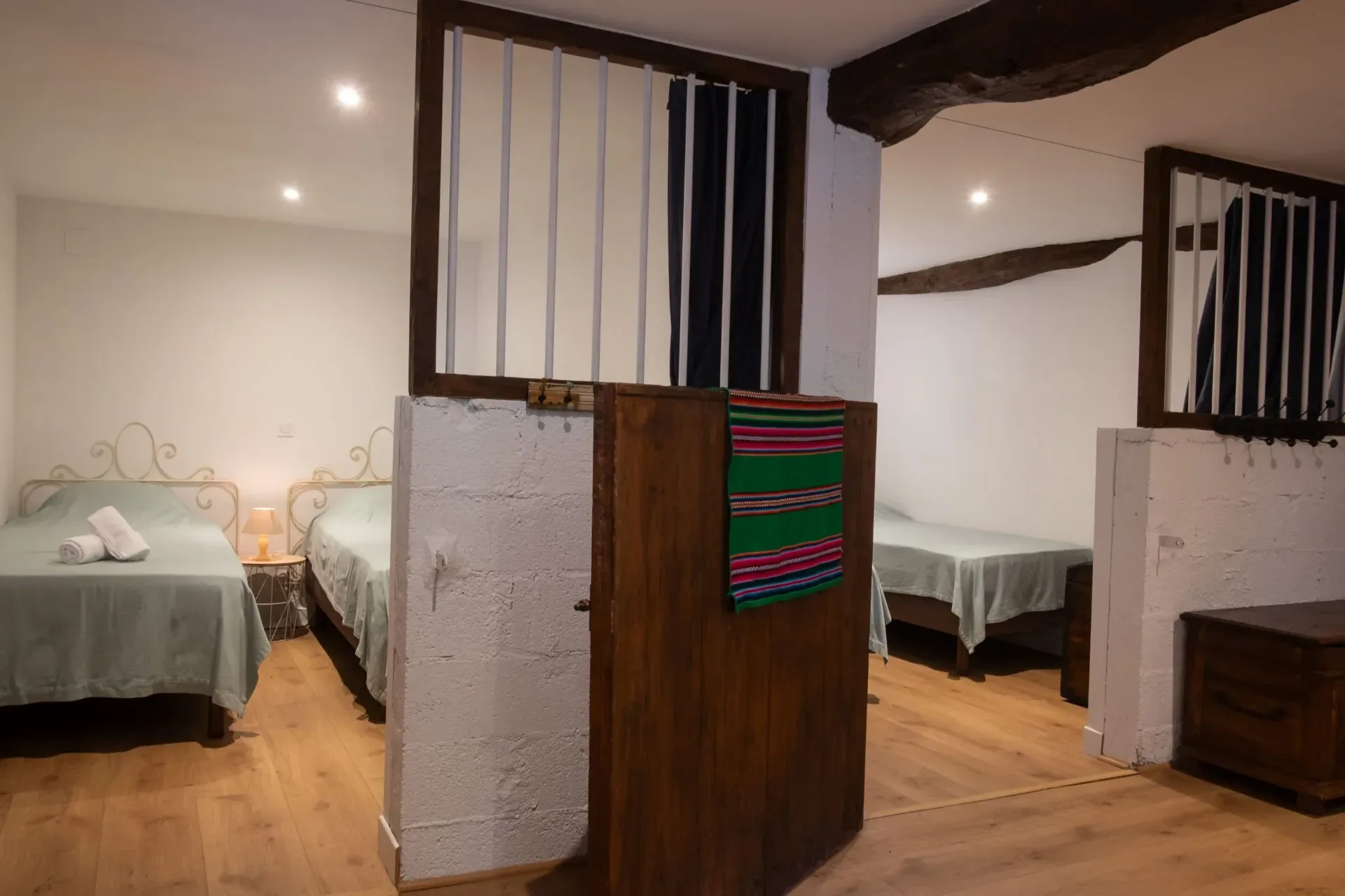 Deux chambres twin de deux lits simples (90), avec sas attenant