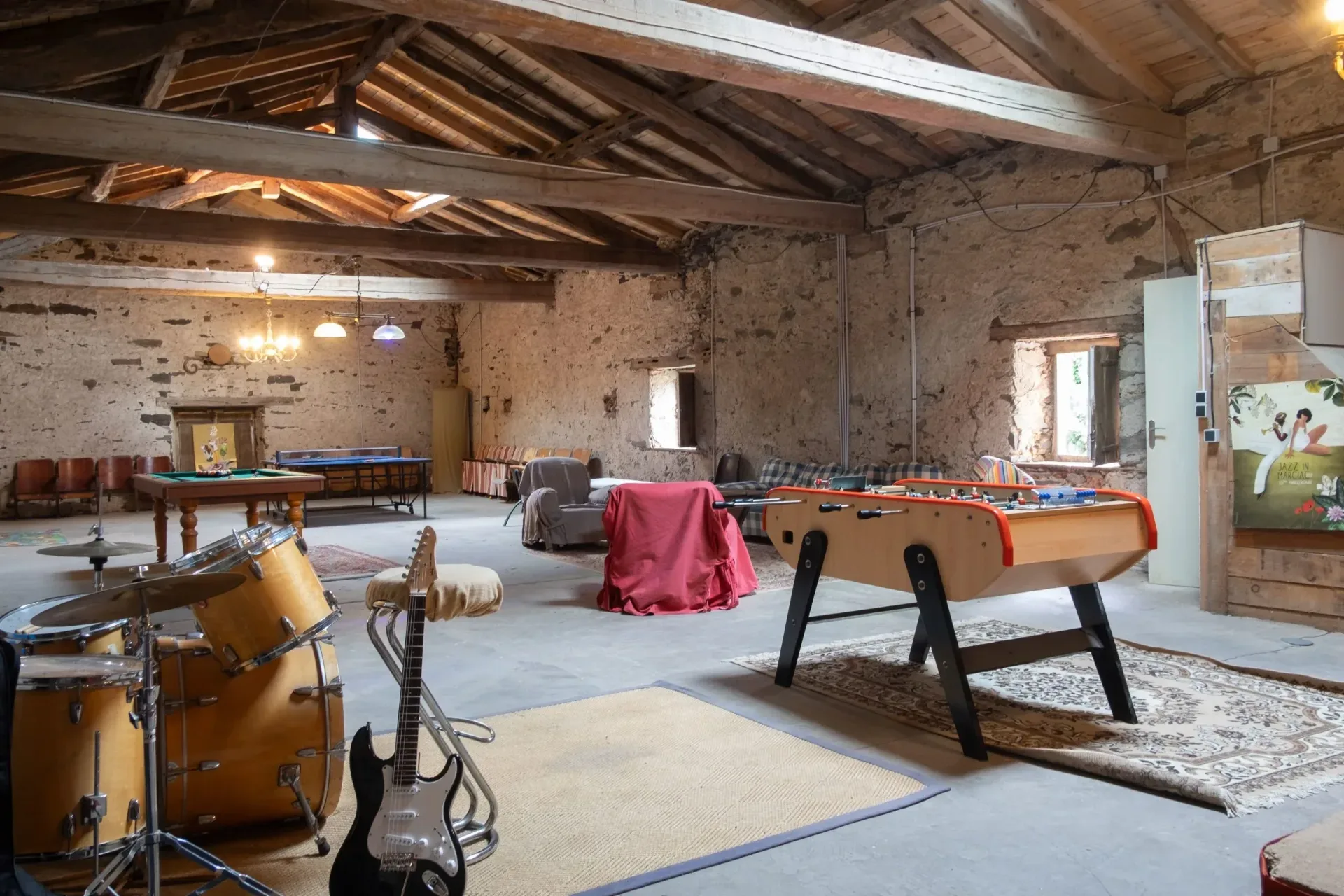La salle modulable de 140 m2 : jeux, musique, plénière ou atelier