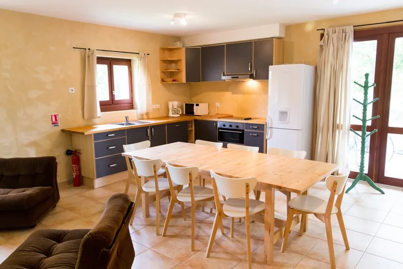 Chambre à l'étage du gîte avec lit double
