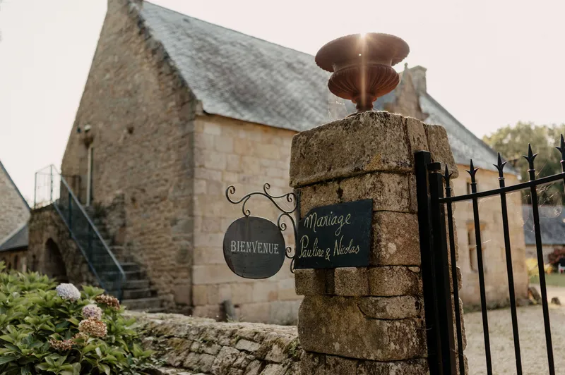 Le parc boisé du domaine en Pays Bigouden