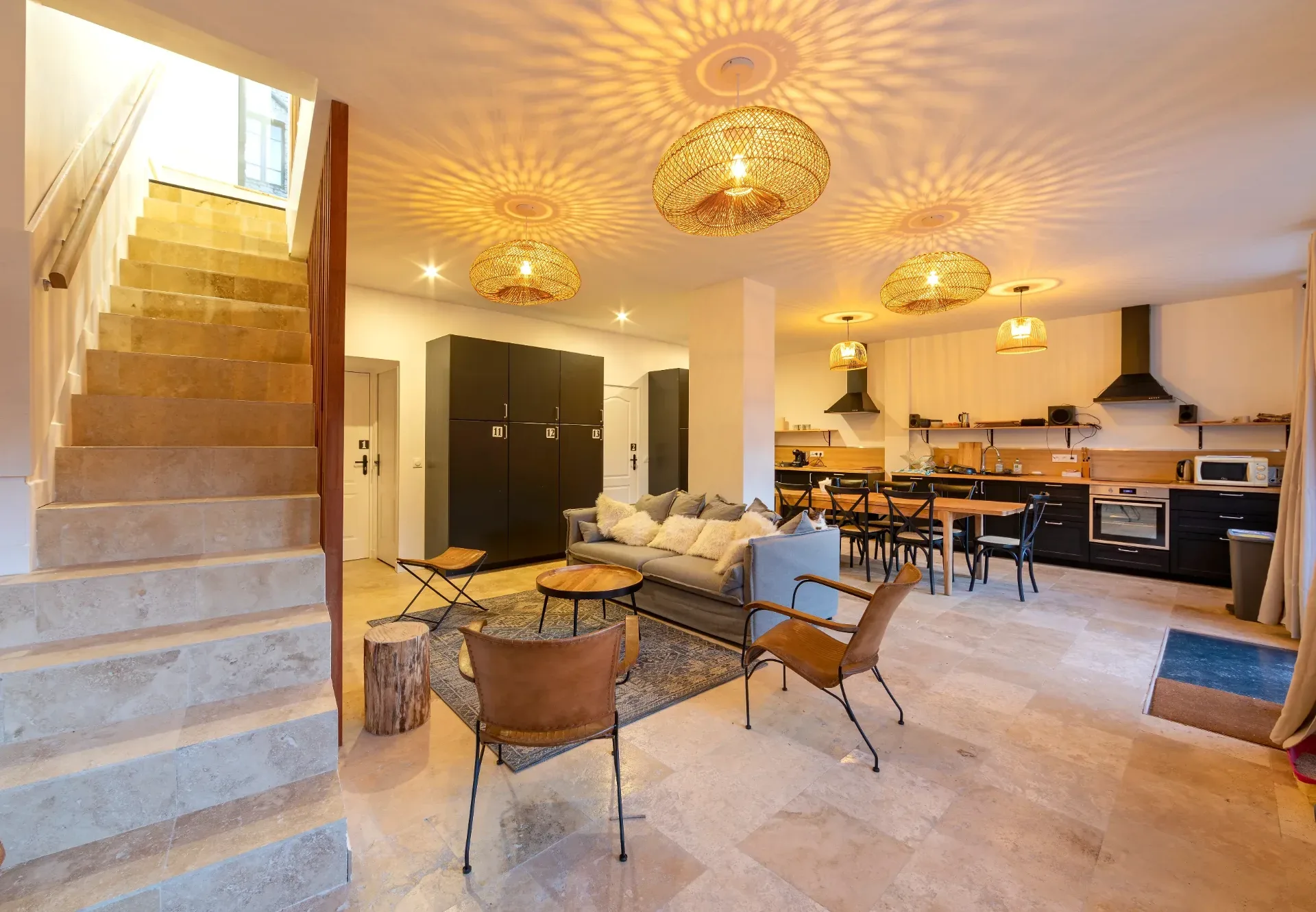 Gîte de groupe Maison de Sophie à RENCUREL — Maison de Sophie – RENCUREL - cuisine rez de chaussée, capacité 15 personnes