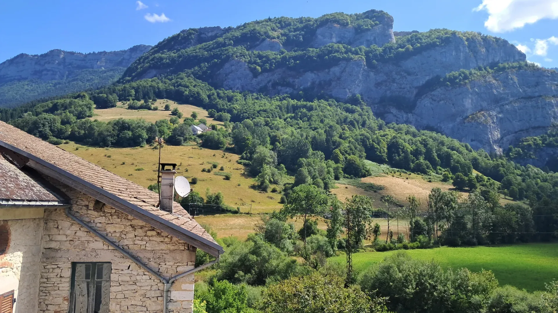 Maison de Sophie – RENCUREL - vue été